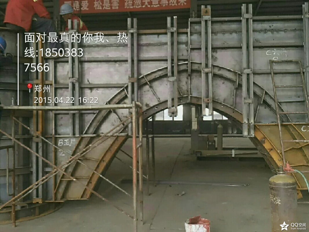 巩义市伟志模板有限公司主营产品: 钢模板;铁路模板;建筑模板;箱梁;T梁;隧道台车;盖梁;墩柱;空心板;拱圈;系梁;龙门吊;抱箍;防撞墙;护栏;圆柱;薄壁墩;异形模板;高铁模板;地铁模板; 对各种箱梁模板、T型梁模板、空心板、墩柱模板、盖梁模板、涵洞模板、隧道台车模板、防撞墙模板、路缘石模板、集水槽模板、护坡砌块模板等各类模板有丰富的设计制作经验,对100吨、6米跨径龙门吊、40米箱梁架桥机、起梁机、运梁平车和大型现浇箱梁吊挂模板有丰富的设计经验和制作工艺。 巩义市伟志模板有限公司公司成就: 四川伟志模